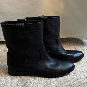 Frye Black Leather Women's Low Boots